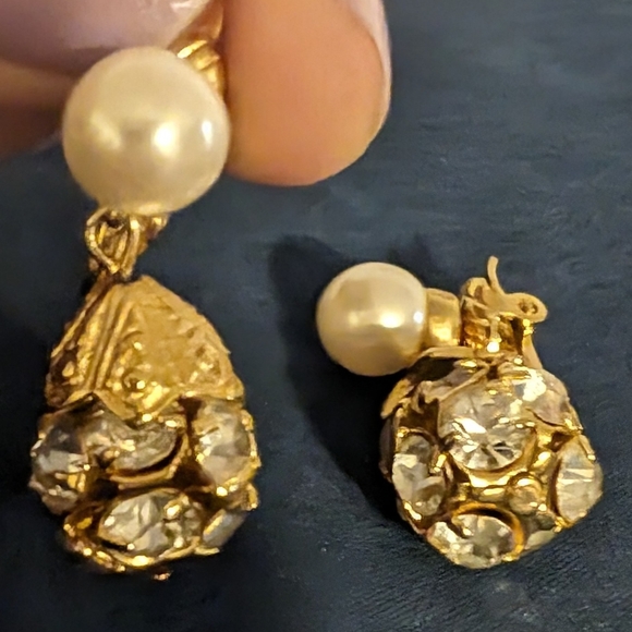 Vintage Teardrop Egg Rhinestones Faux Pearl Dangle Clip Ons - Picture 3 of 7